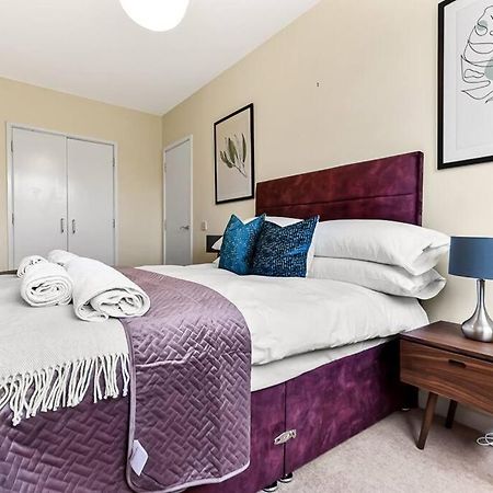 Large Group & Contractor Booking! Duplex W/Parking 밀턴 케인즈 외부 사진