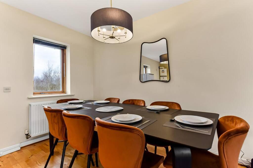 Large Group & Contractor Booking! Duplex W/Parking 밀턴 케인즈 외부 사진